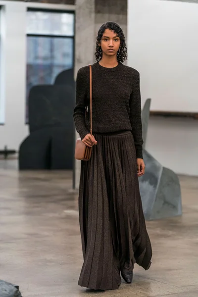 Look 10